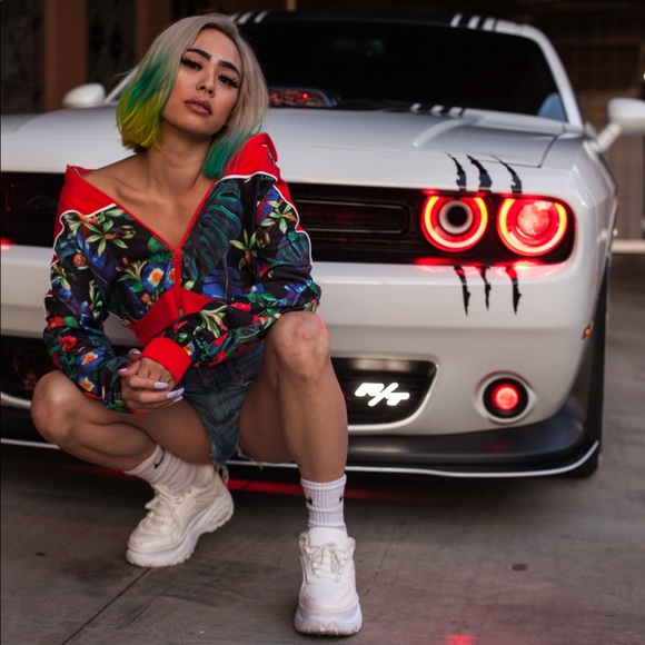 Nike Crop Jacket - Picture 1 of 1